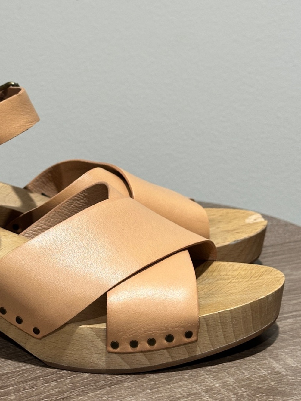 Madewell The Johanna Crisscross Clog Leather Sandal - Picture 12 of 13